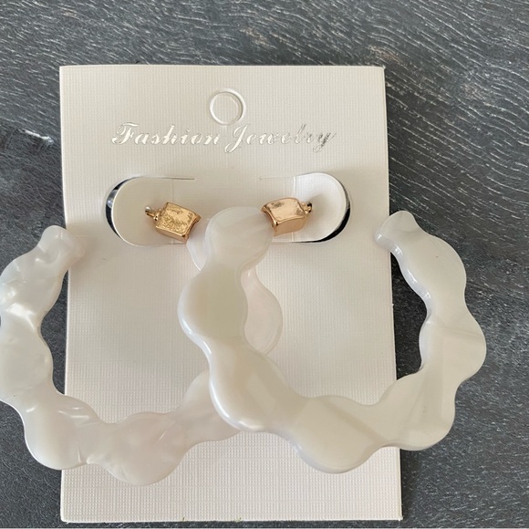 SOLD White Acrylic Circle Earrings - Picture 4 of 4